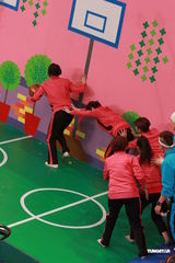 组图：曾志伟蒙嘉慧胡杏儿等录节目卖力演出