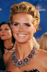 高清组图：艾美奖红毯 海蒂-克鲁姆光彩夺目