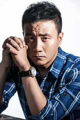 组图：胡军绅士质感写真内敛沉稳展成熟魅力