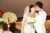 组图：钱嘉乐汤盈盈大婚 新娘巨乳大肚与新郎热吻