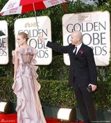 高清组图：克洛伊-塞维尼荷叶边礼服充满膨胀感 