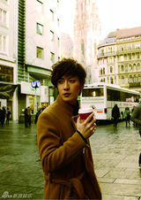 组图：乔任梁唯美大片变身忧郁青年