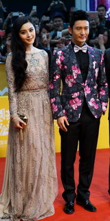 组图：《太平轮》剧组压轴红毯 蔡琳甜蜜挽男友