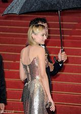 高清组图：黛安-克鲁格金色抹胸礼服性感亮相