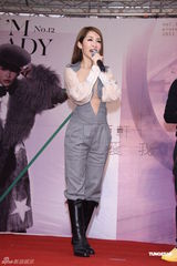 高清图：萧亚轩寒冬穿薄纱秀性感避谈旧爱王阳明