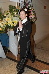 组图：刘家良殡仪馆设灵 姜大卫黄秋生等致祭