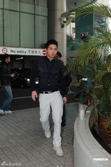 高清组图：各房分别前往养和医院探视何鸿燊 