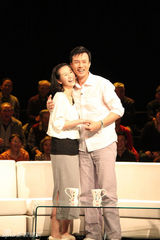 组图：朱铁携妻亮相《非常夫妻》现场补求婚仪式