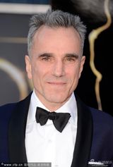 组图：《林肯》丹尼尔-戴-路易斯携妻亮相红毯