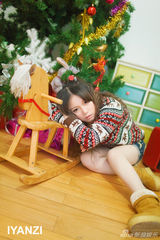 组图：本兮发圣诞单曲 淡雅妆容营造甜蜜气氛