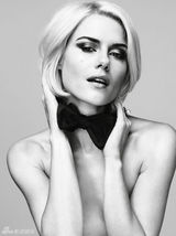 组图：美剧女星瑞切尔-泰勒半裸登《GQ》封面