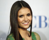 高清组图：妮娜-杜波夫绿色礼服亮相人民选择奖