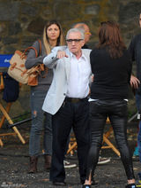 组图：莱昂纳多和导演亮相《华尔街之狼》片场