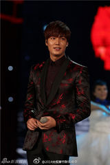 组图：马年春晚落幕 李敏镐苏菲玛索抢镜