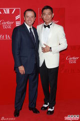 组图：刘德华西装领结变王子 生日愿望再添丁