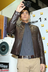 组图：彭于晏帅气现身笑容优雅魅力十足