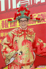 组图：安德尊扮财神 林淑敏携女儿中“金马”