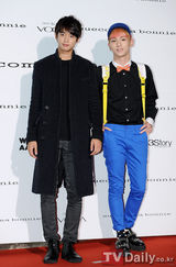 组图：韩组合f(x)SHINee等齐聚展青春时尚气息