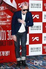 组图：韩星GD出席个唱3D电影试映会显时尚