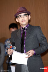 组图：曾宝仪缺席主持节目 黄子佼意外现身任嘉宾