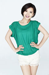 组图：陈好初夏写真曝光 时尚辣妈秀美腿