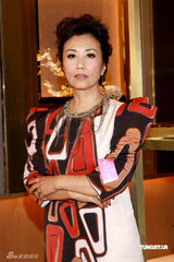 幻灯图：郑裕玲汪明荃曾华倩录节目秀熟女风采