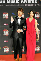 组图：MAMA红毯百张美图中韩明星争艳 韩彩英典雅