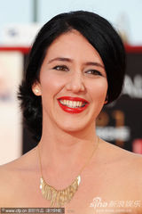 组图：《替代》首映礼 莎朗-塔尔蓝裙惊艳红毯