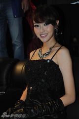 组图：唐嫣性感出席星尚盛典 携手彭于晏亮相