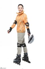 组图：董璇秋日写真曝光 彰显清新亮丽运动激情