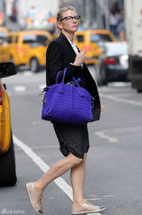 组图：凯特-布兰切特中性极客装纽约购物