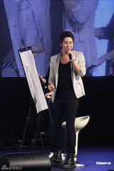 组图：金亨俊香港会歌迷 透露理想对象是歌手BOA