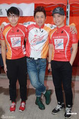 组图：邓兆尊兄妹参与单车赛 毛舜筠将再拍喜剧