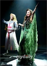 组图：音乐剧《蒙提-派森之火腿骑士》首尔首演