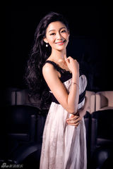 组图：王媛可最新写真曝光 娇俏优雅演绎双面伊人