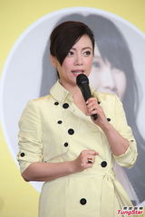 组图：邓萃雯出席活动 坦承拍剧压力大