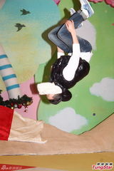 高清图：马塞尔-越会香港粉丝 劈腿空翻展身手