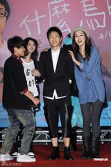 组图：韦礼安电影处女作上映 称票房破亿即裸泳