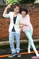 组图：孙耀威不敌美食狂嗑粽子