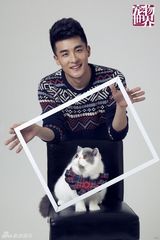 组图：孙艺洲牵手猫咪情人 演绎喵星版宠物情缘