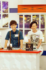 组图：胡夏台北节目唱新歌 挑战拉长音展唱功