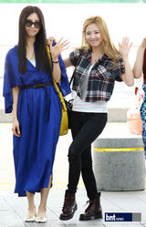 组图：少女时代分队泰蒂徐赴美参加SM巡演亮相机场