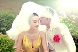 组图：张俪拍杂志大片 宛如甜美待嫁新娘