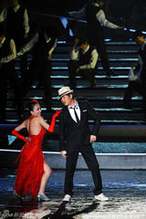 幻灯：世博会音乐盛典群星璀璨  张韶涵舞台失足