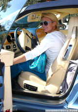 幻灯图集：帕丽斯化身蓝精灵 示范靓丽蓝色行头