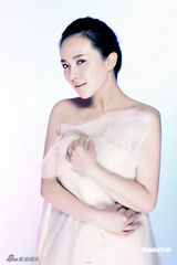 幻灯图集：孟茜拍火辣写真 展好身材电眼迷人