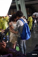 高清组图：林宥嘉绯闻女友邓紫棋台湾拍摄专辑MV