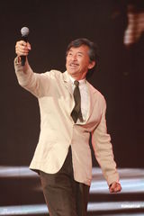 组图：陈思思开唱人气火爆 曾志伟主持twins任嘉宾