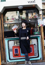 幻灯图：赵薇写真韩范儿尽妩媚 俏皮短发似90后少女