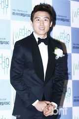 组图：沈昌珉金秀路等出席足球选手具滋哲婚礼